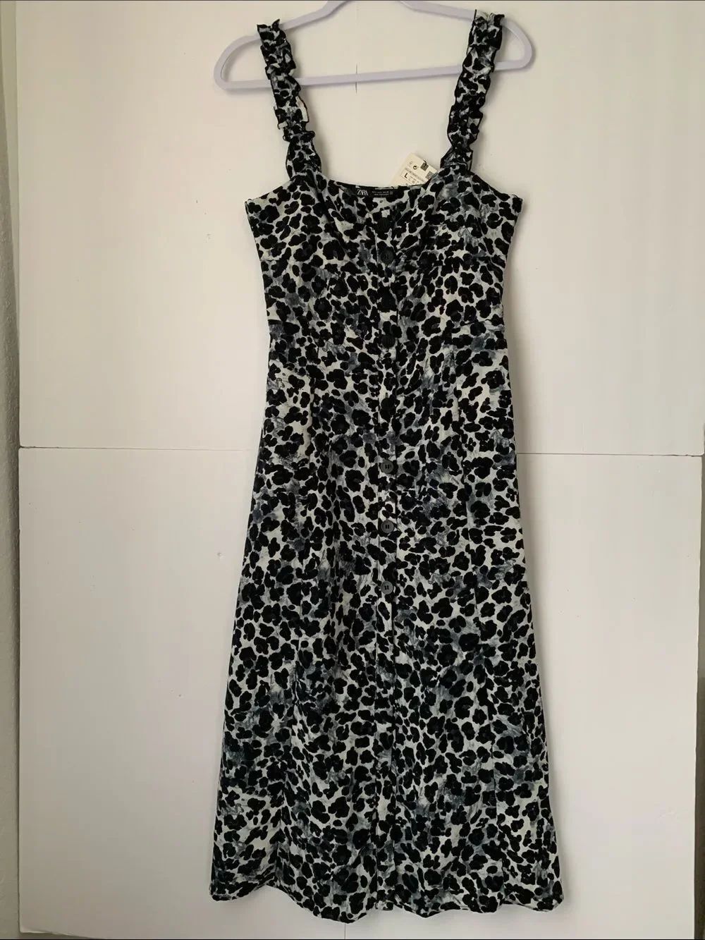 NWT  Zara Black Gray Leopard-Print Ruffle Strap Button Front Midi Dress Size L